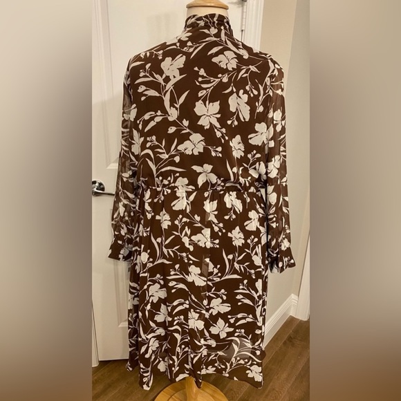 Plus Dress 🤎🤍 - Picture 3 of 7